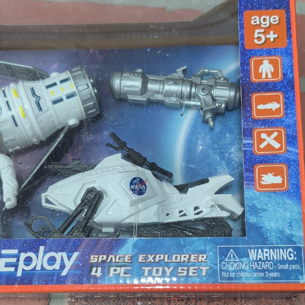 NASA White Space Explorer 4-Piece Toy Set - Picture 3 of 4